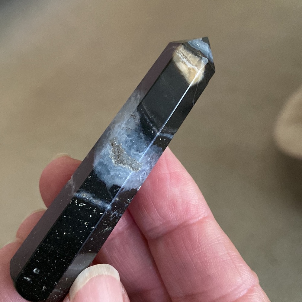 SARDONYX WAND✨2.75”. Small but mighty! Super beautiful piece.